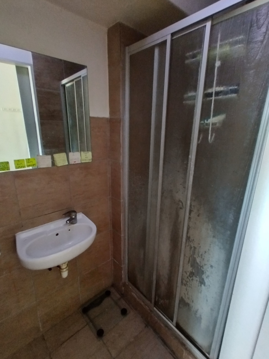 1 Bedroom Property for Sale in Zonnebloem Western Cape